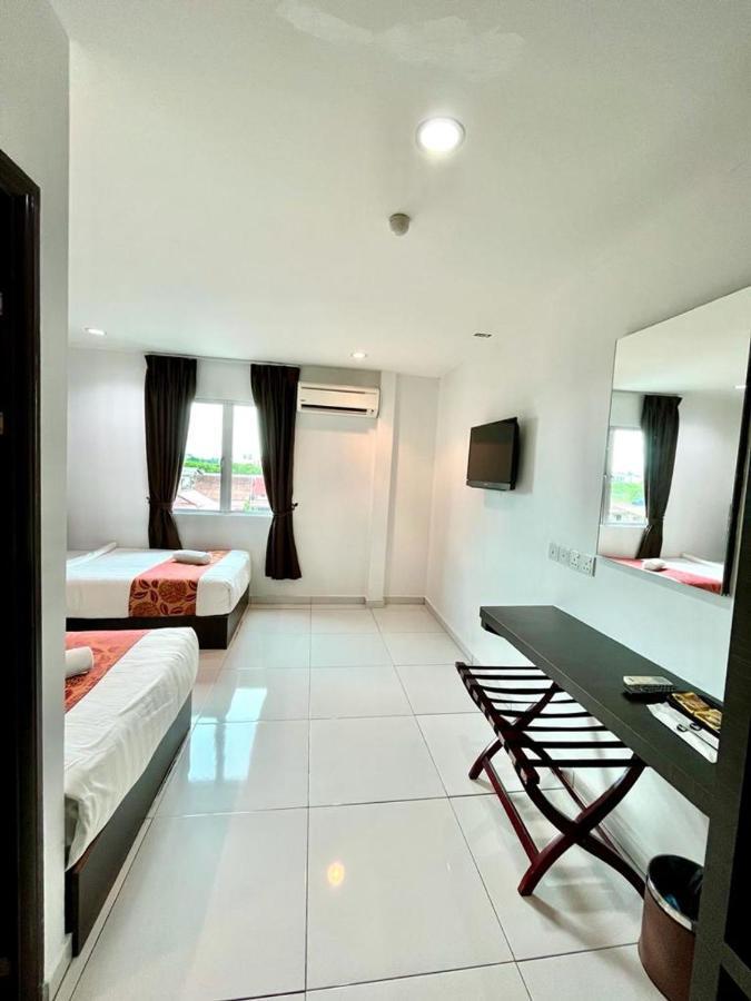 Hotel Zamburger Tengkera Melaka Экстерьер фото
