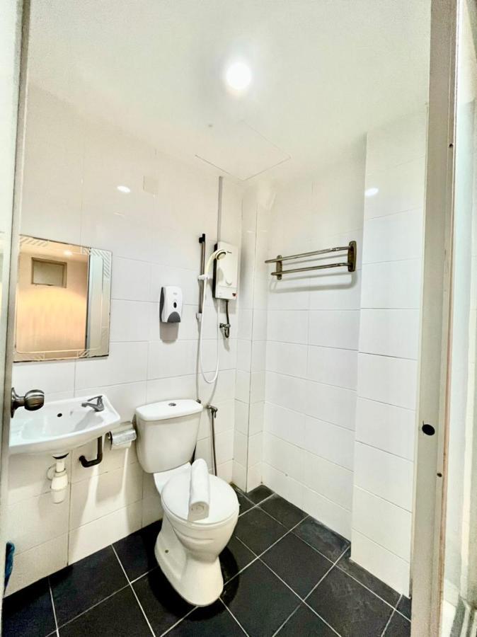 Hotel Zamburger Tengkera Melaka Экстерьер фото